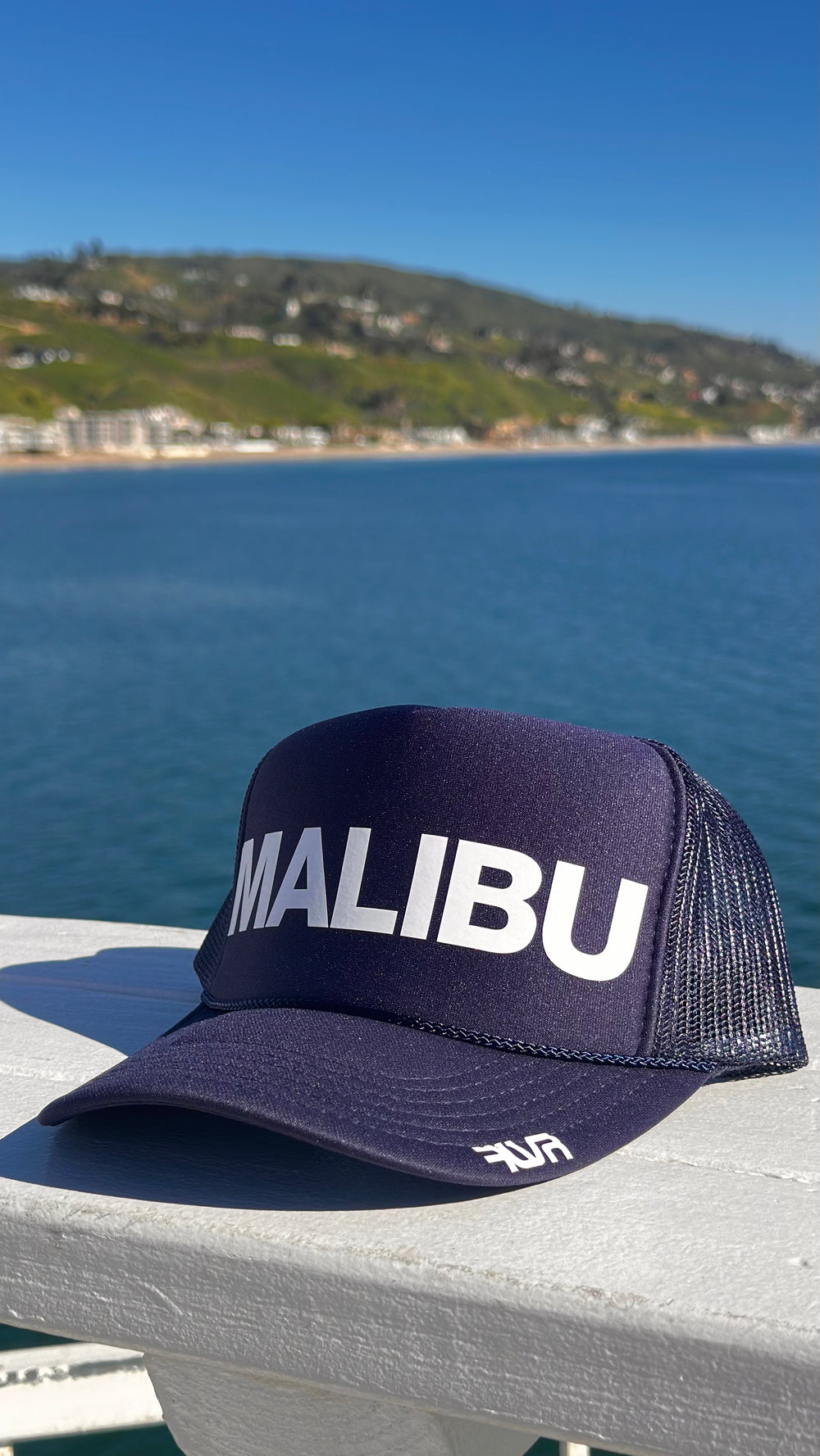 Malibu  White on Navy