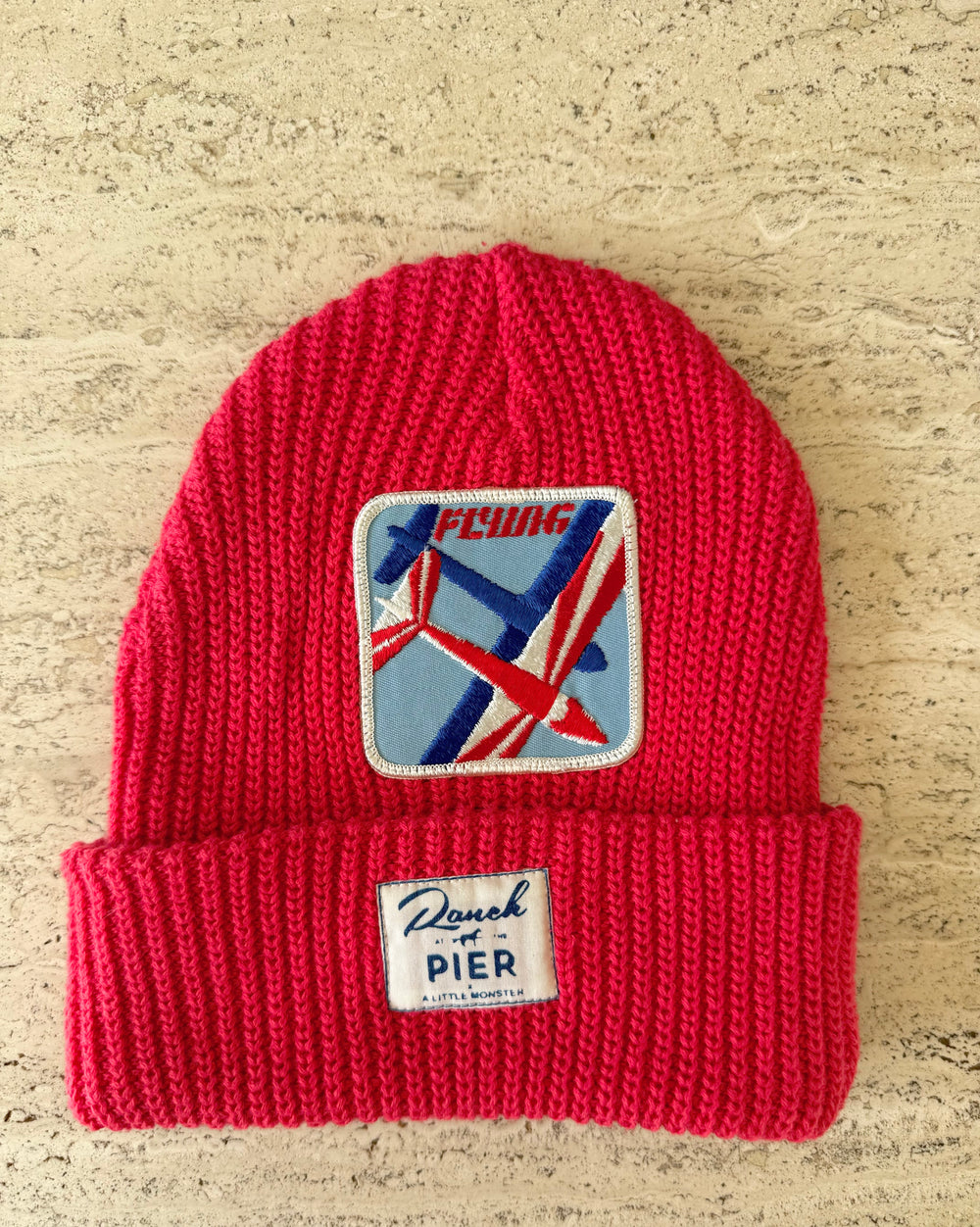 Red Momo Beanie "Flying"/ 1 patch