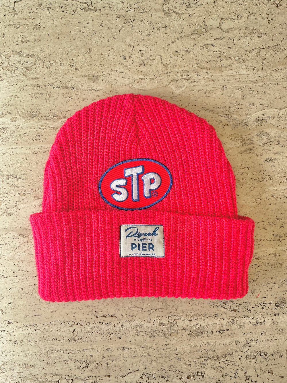 Red Momo Beanie "STP"/ 1 patch