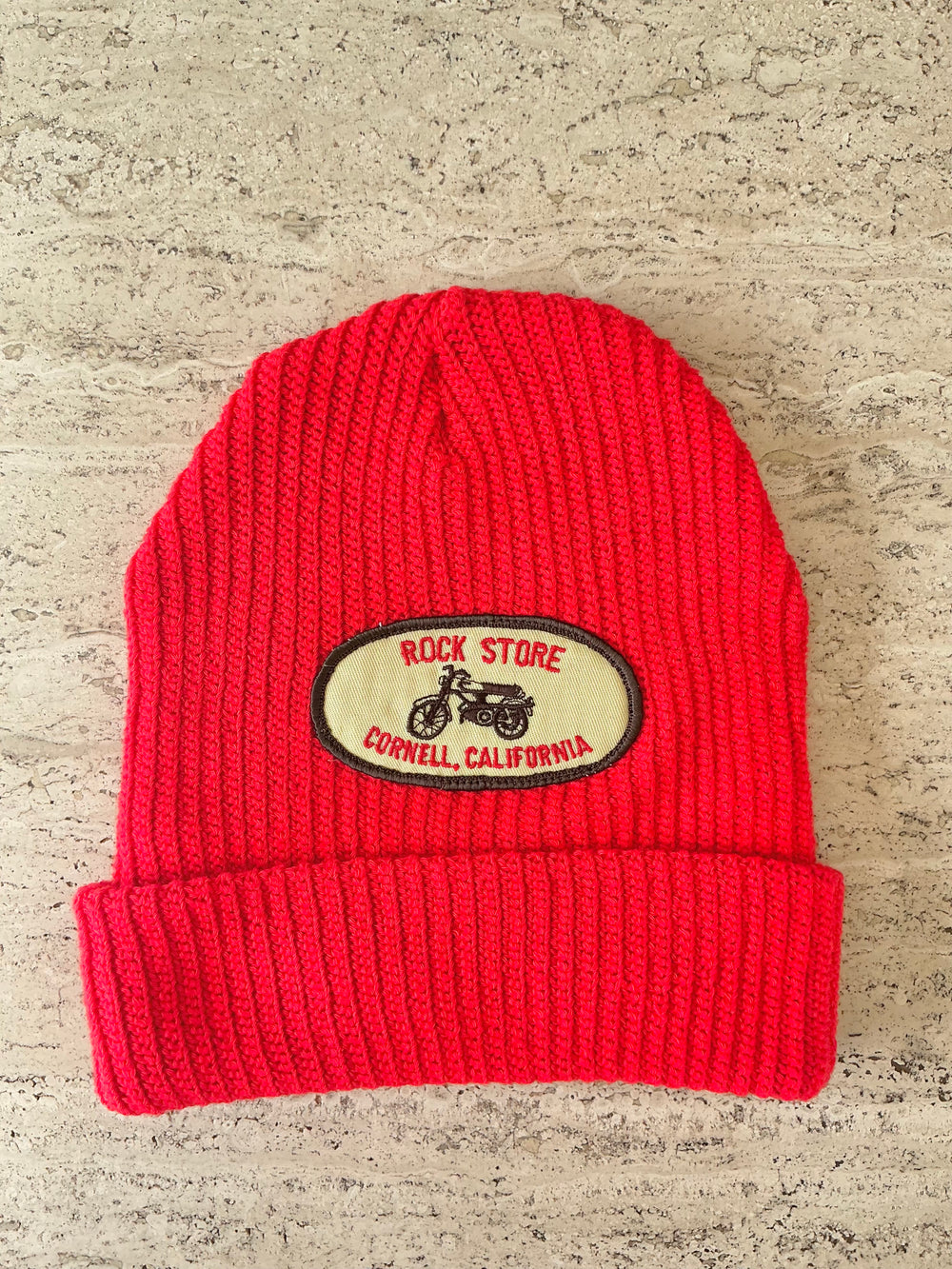 Red Momo Beanie "Rock Store"/ 1 patch