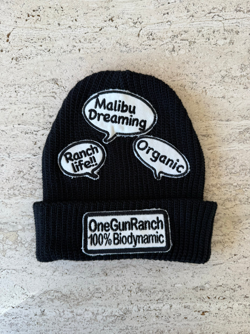 Black Momo Beanie "Malibu Dreaming"/ 4 patches