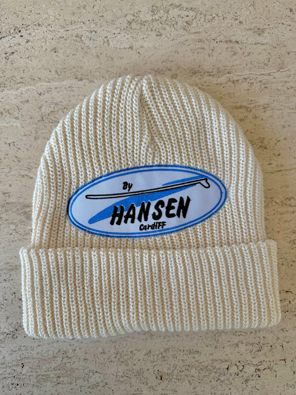 White Momo Beanie "Hansen Cardiff"/  1 patch