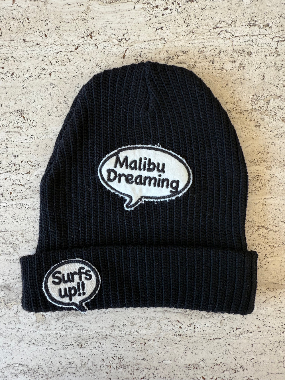 Black Momo Beanie "Malibu Dreaming Surfs Up"/  2 patches