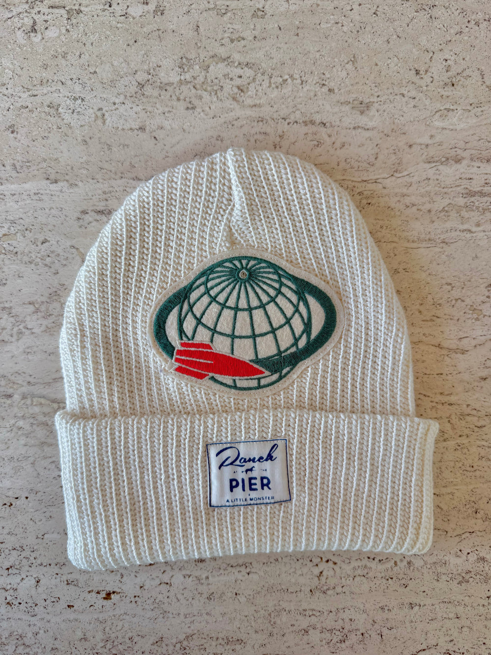 White Momo Beanie "Flying the Globe"/  1 patch