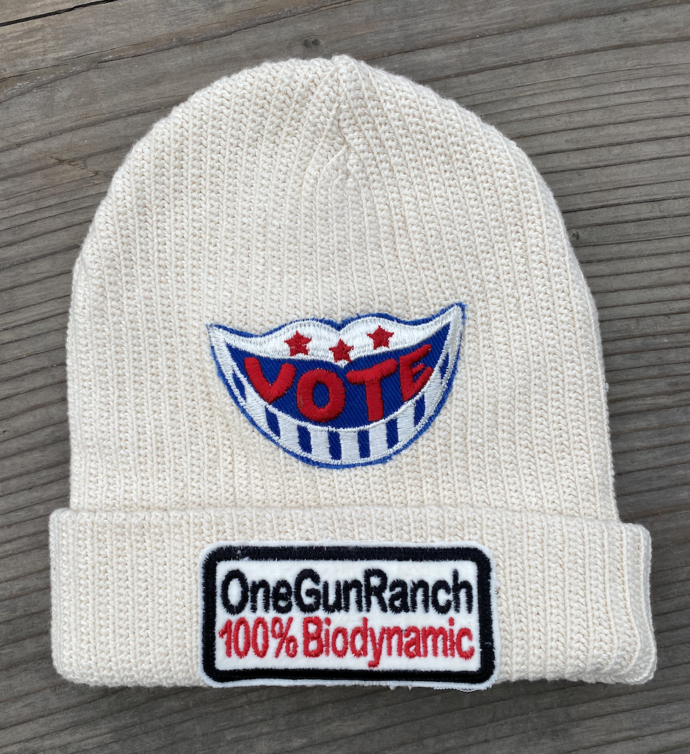 Momo X One Gun Beanie "Vote" 100% Biodynamic